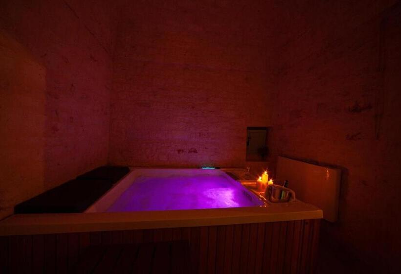 带按摩浴盆的套房, Bella Itria Esclusiva Dimora Storica Del Borgo Antico