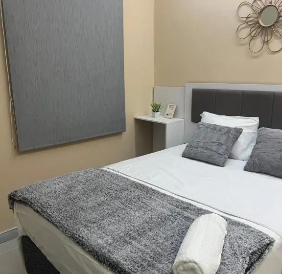Standardrum, Sun City Accomodation