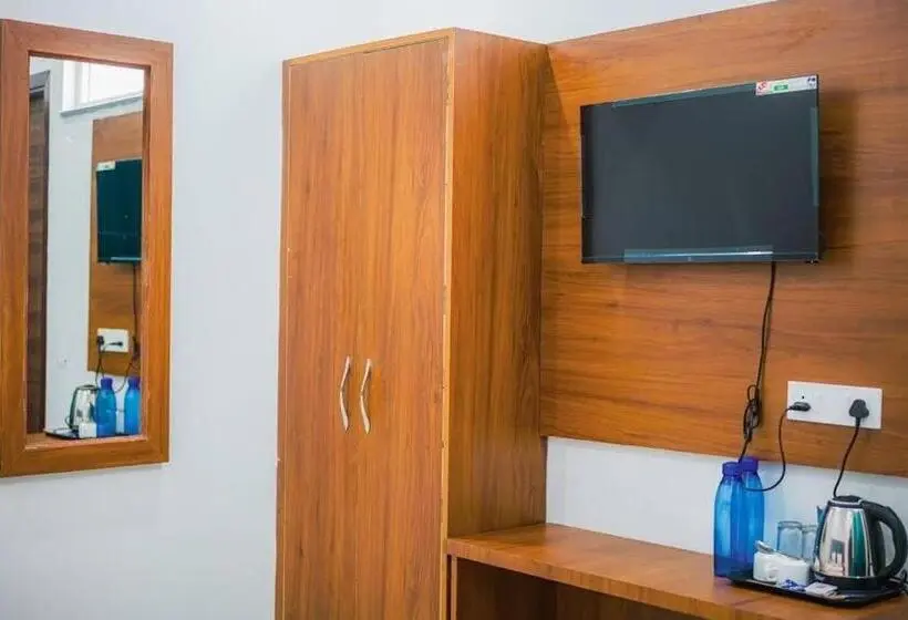 Quarto Deluxe com Balcão, Parth Inn