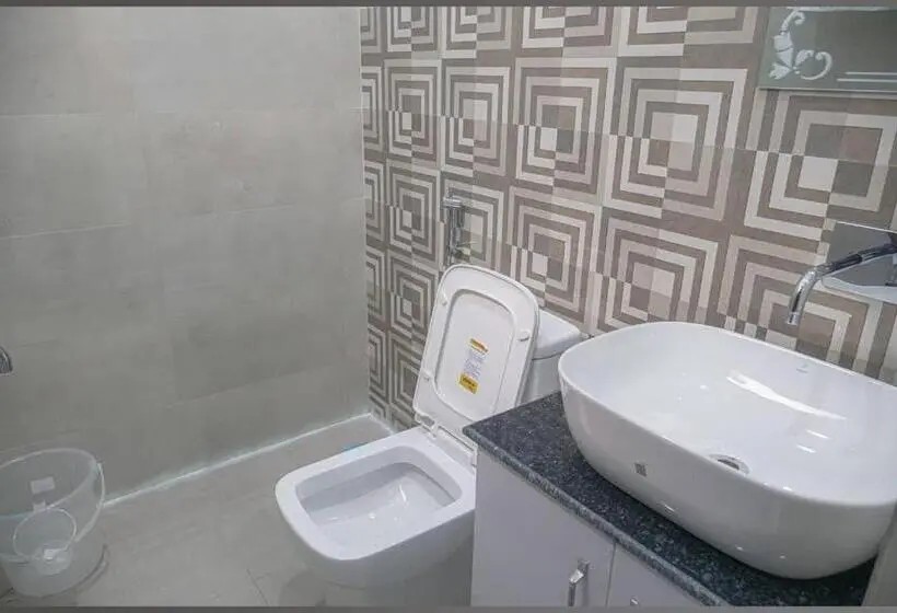 Quarto Deluxe com Balcão, Parth Inn