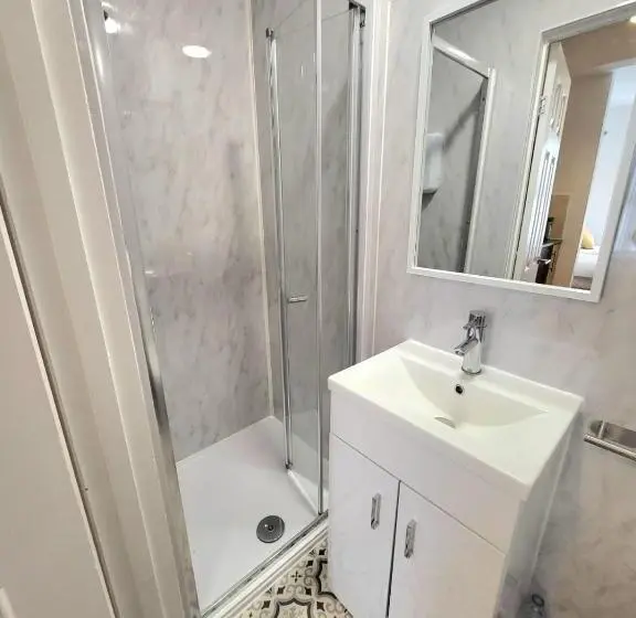 スタンダードルーム, London En Suite Double Rooms Leytonstone E11