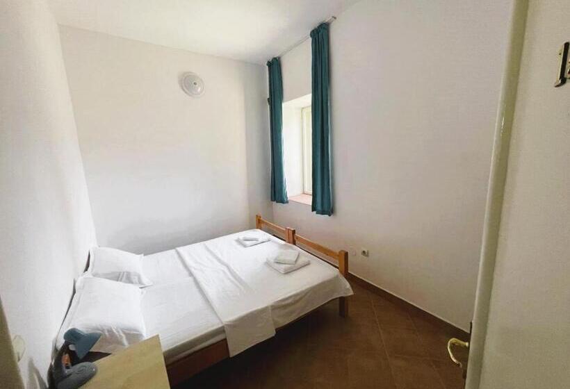 غرفة قياسية, Oaki Lake