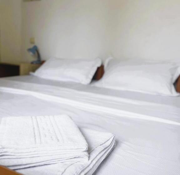 غرفة قياسية رباعية, Oaki Lake