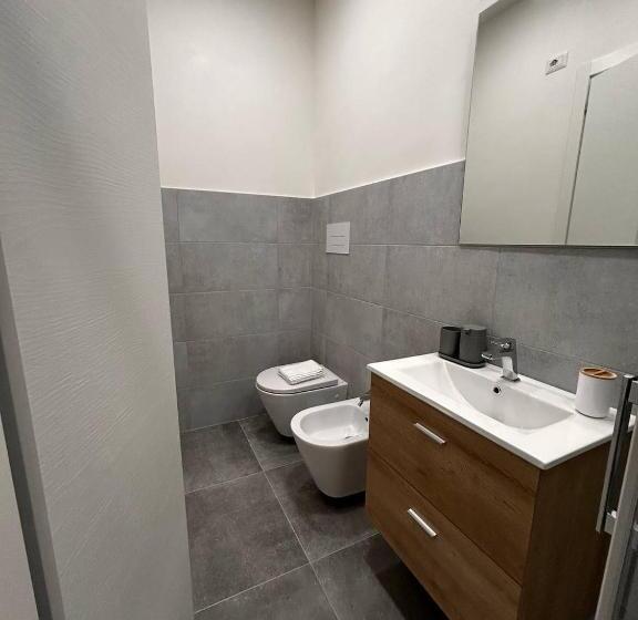 标准三人间, Casa Rasi