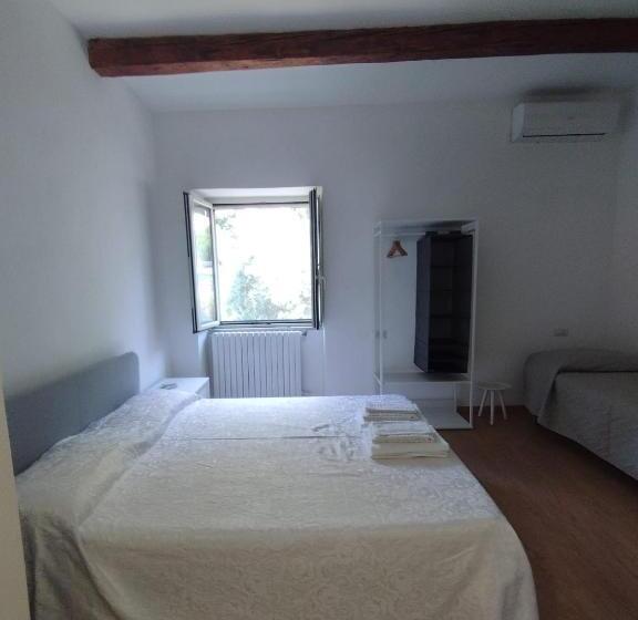 标准三人间, Casa Rasi