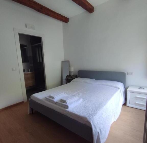 标准三人间, Casa Rasi