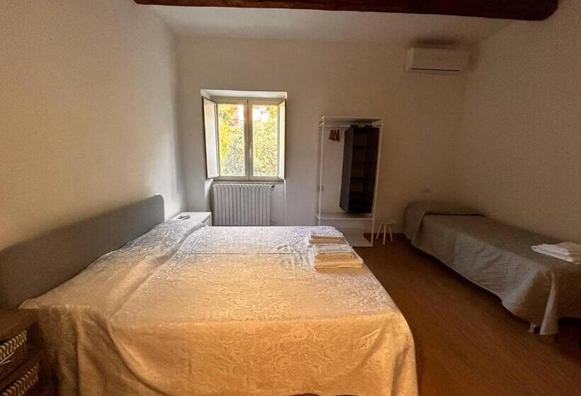 标准三人间, Casa Rasi