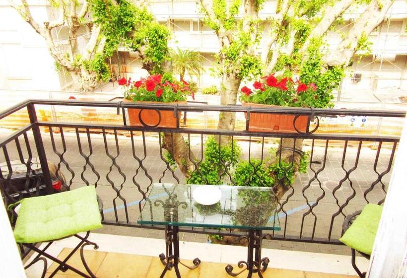 اتاق استاندارد با بالکن, Iaya