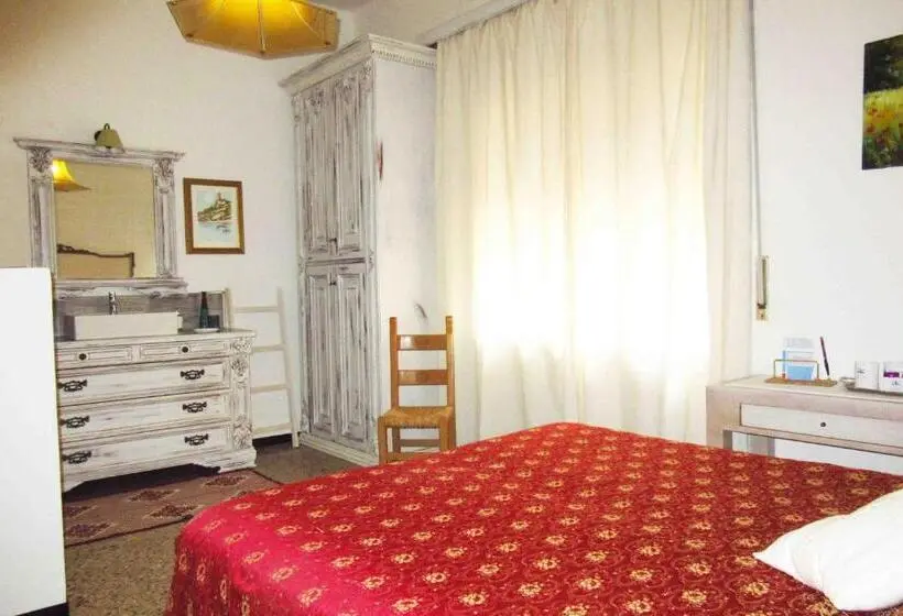 اتاق استاندارد با بالکن, Iaya