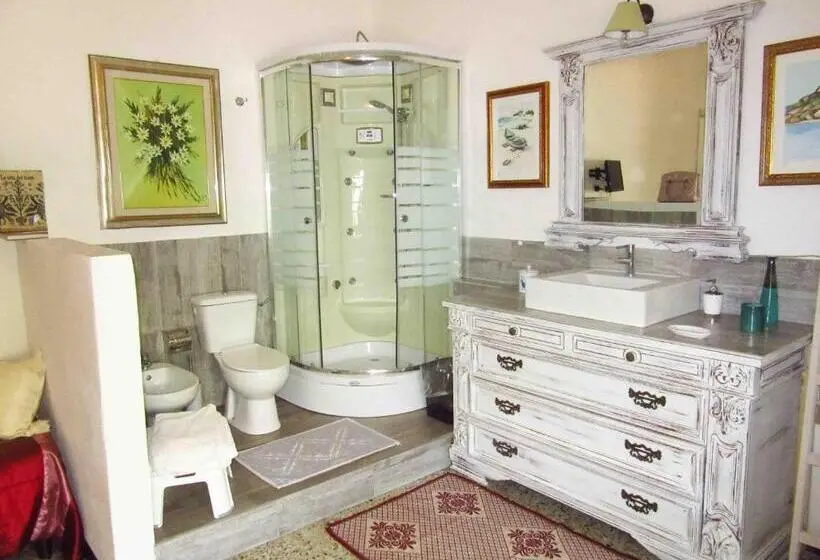 اتاق استاندارد با بالکن, Iaya