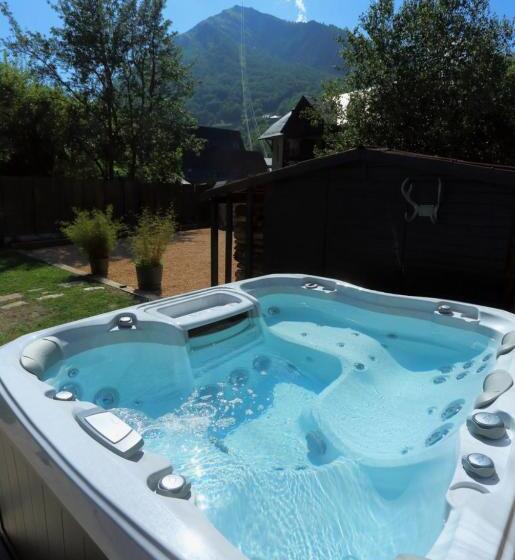 标准房带园景, La Sainthilarienne