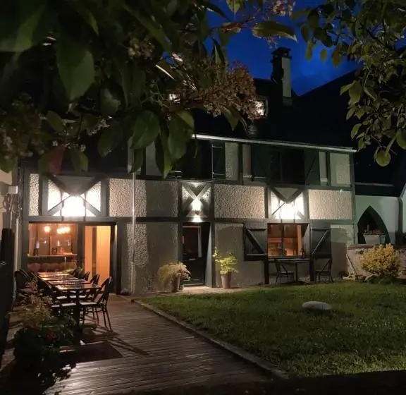 اتاق استاندارد با چشم‌انداز باغ, La Sainthilarienne
