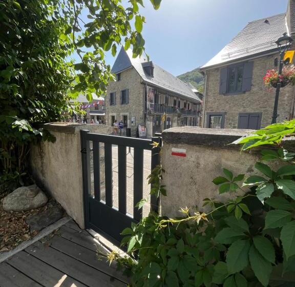 标准房带园景, La Sainthilarienne