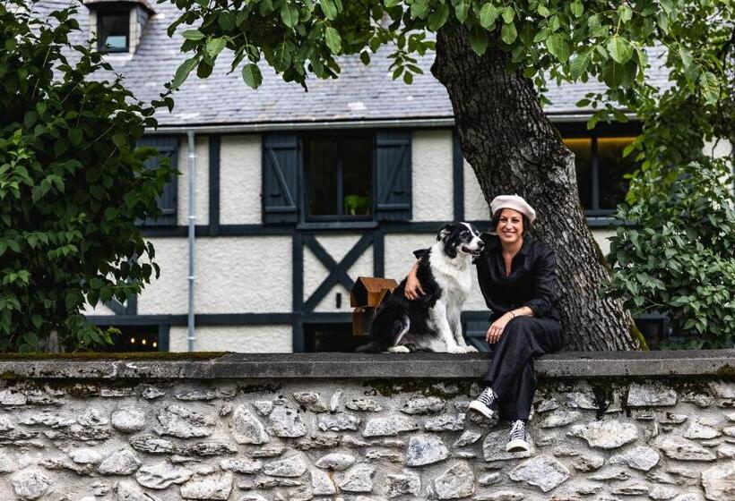 标准房带园景, La Sainthilarienne