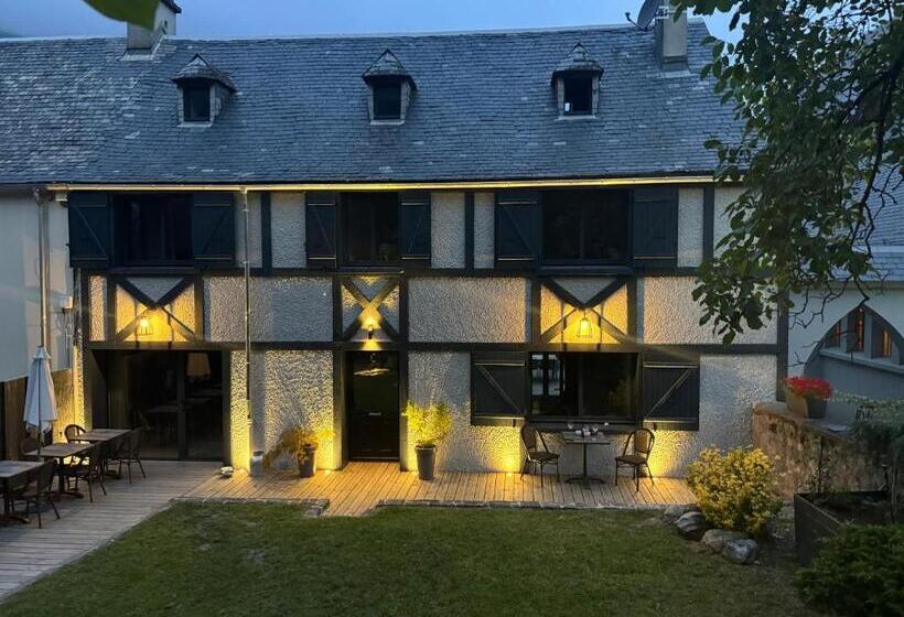 标准房带园景, La Sainthilarienne