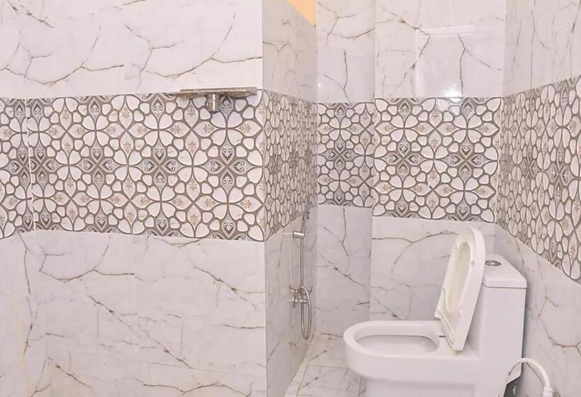 デラックスルーム, Goroomgo Hotel Sahu Rooms , Ayodhya