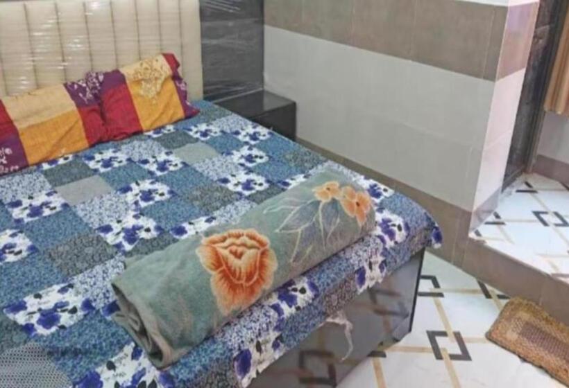 デラックスルーム, Goroomgo Hotel Sahu Rooms , Ayodhya