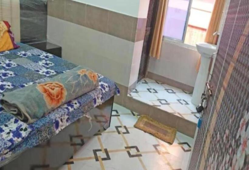 Номер Deluxe, Goroomgo Hotel Sahu Rooms , Ayodhya