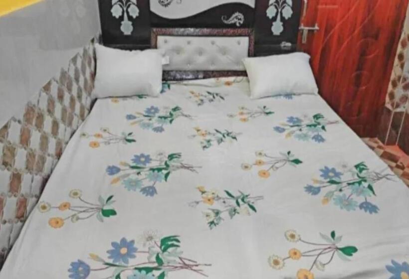 デラックスルーム, Goroomgo Hotel Sahu Rooms , Ayodhya