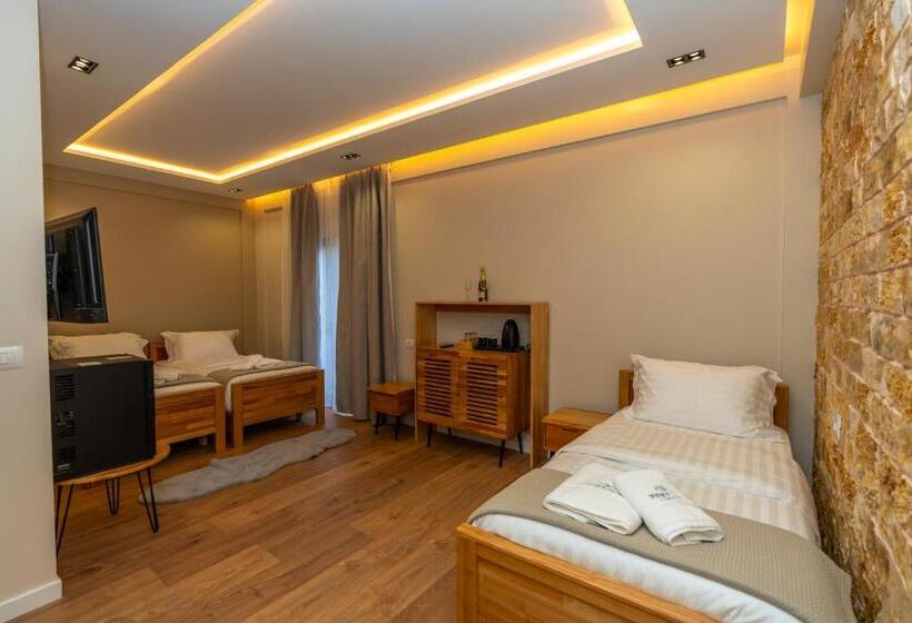 Трехместный Номер Deluxe, Jezerca Theth