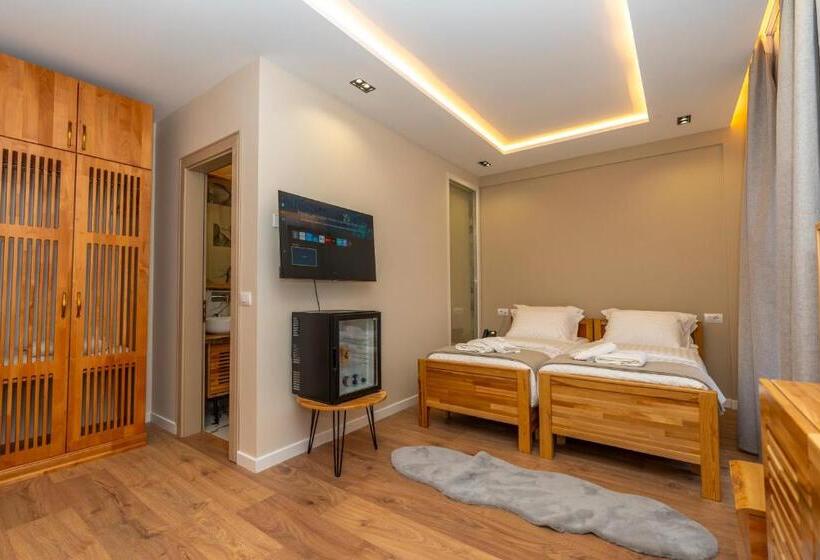 Трехместный Номер Deluxe, Jezerca Theth