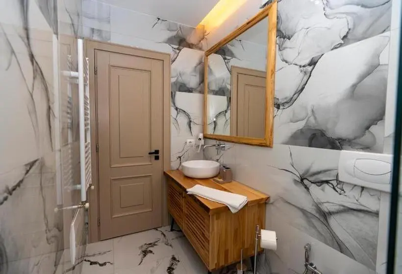 Cameră Triplă Deluxe, Jezerca Theth
