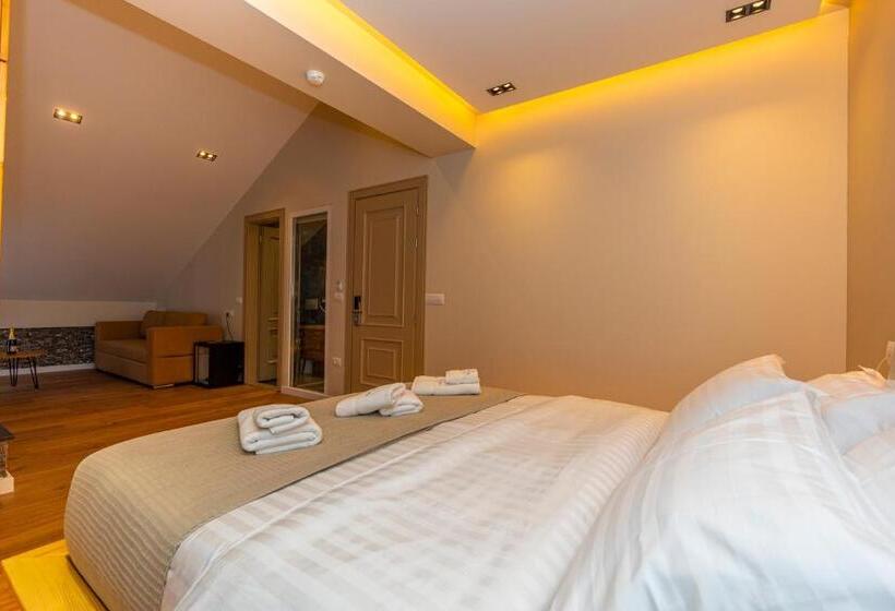 Семейный Номер Deluxe, Jezerca Theth