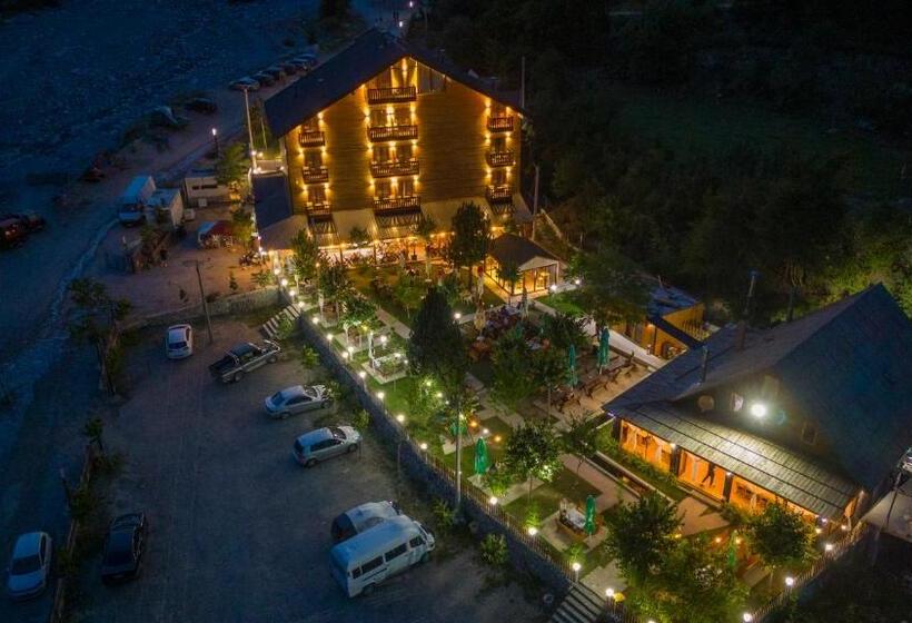 Семейный Номер Deluxe, Jezerca Theth