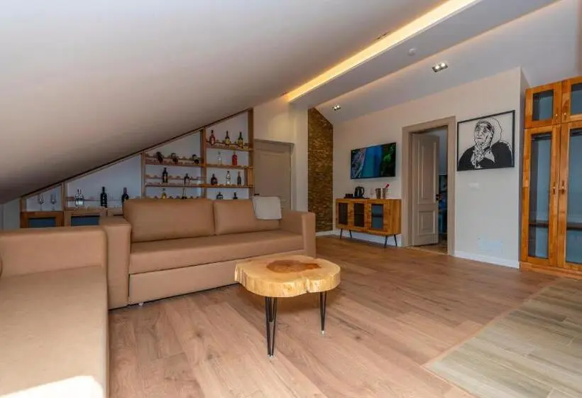Suite Deluxe, Jezerca Theth