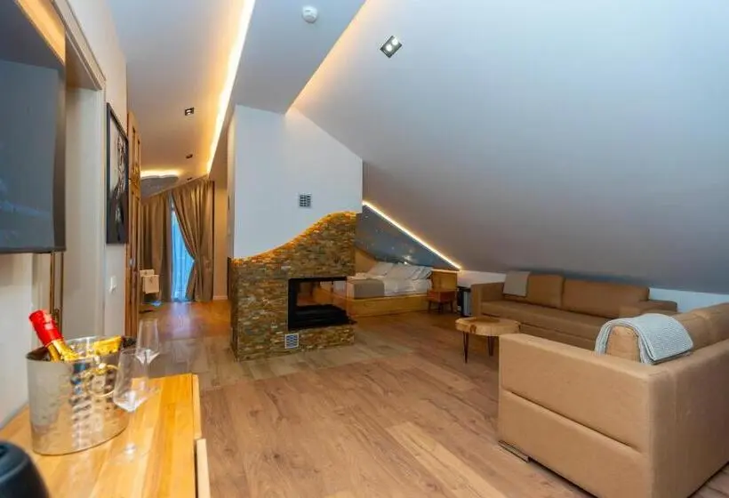 Suite Deluxe, Jezerca Theth