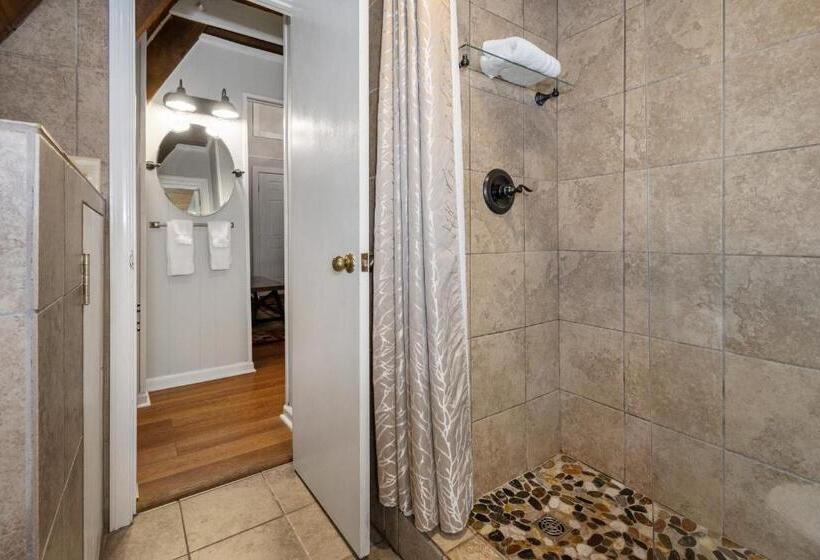 غرفة قياسية رباعية, Switzerland Inn