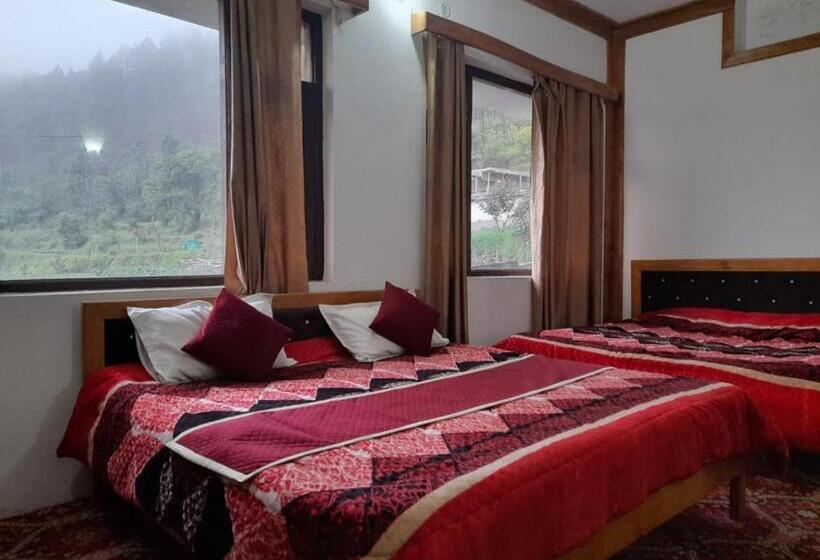 חדר סטנדרט, The Central House