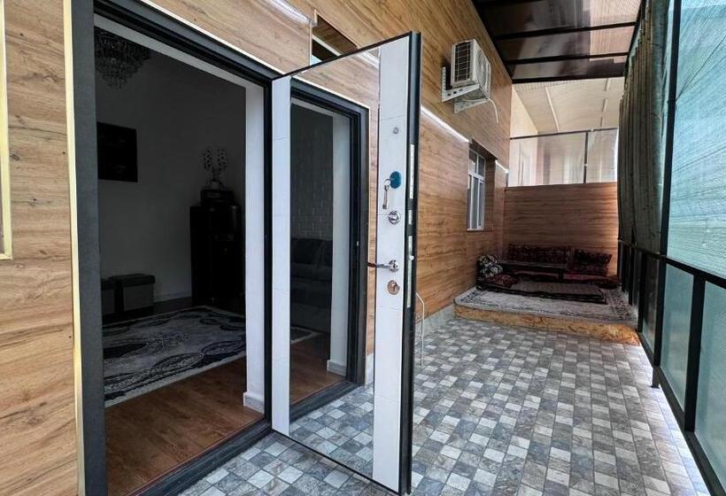 Apartament 3 Dormitoris, Komolon