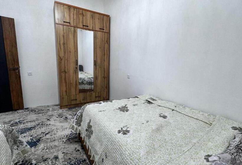 Apartament 3 Dormitoris, Komolon