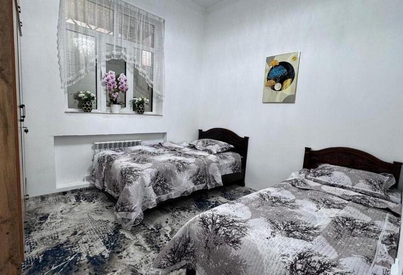 Apartament 3 Dormitoris, Komolon