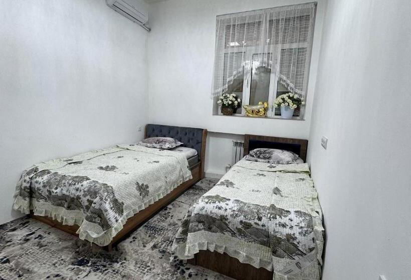 Apartament 3 Dormitoris, Komolon