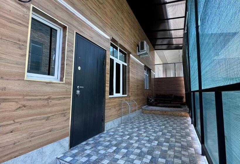 Apartament 3 Dormitoris, Komolon