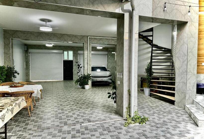 Apartament 2 Dormitoris, Komolon