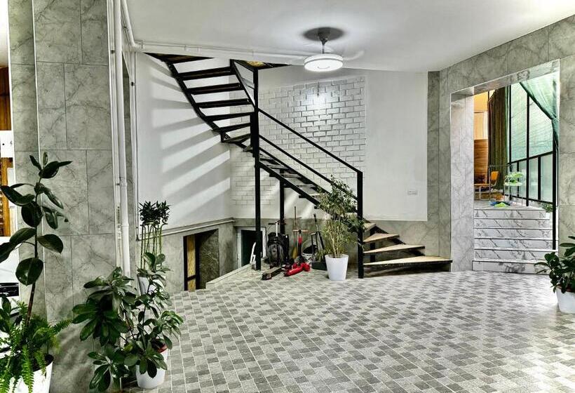 Apartament 2 Dormitoris, Komolon