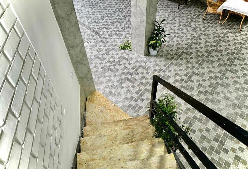 Apartament 2 Dormitoris, Komolon