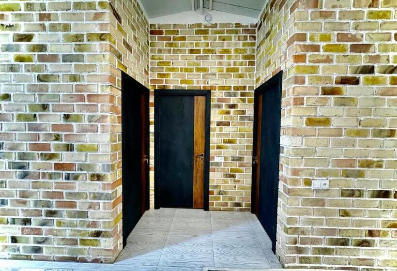 Apartament 2 Dormitoris, Komolon