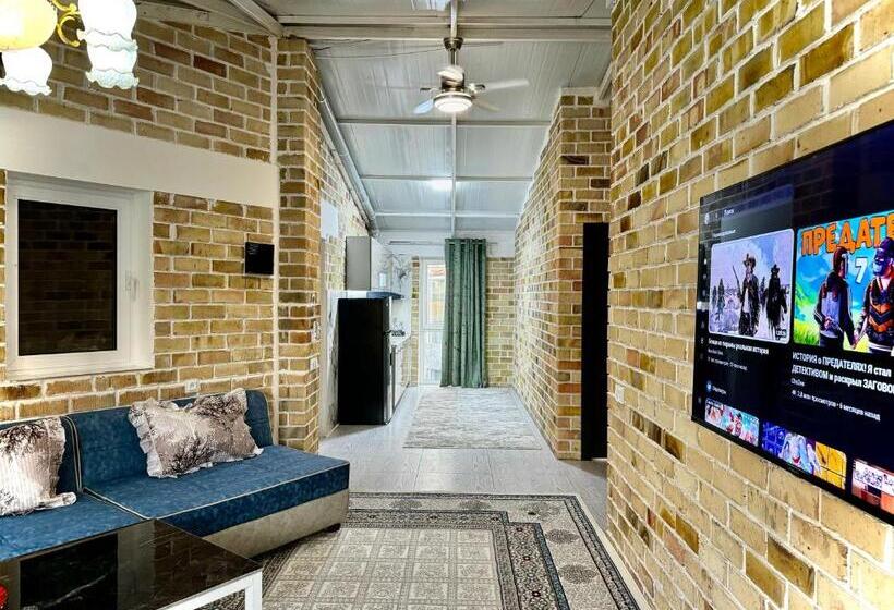 Apartament 2 Dormitoris, Komolon