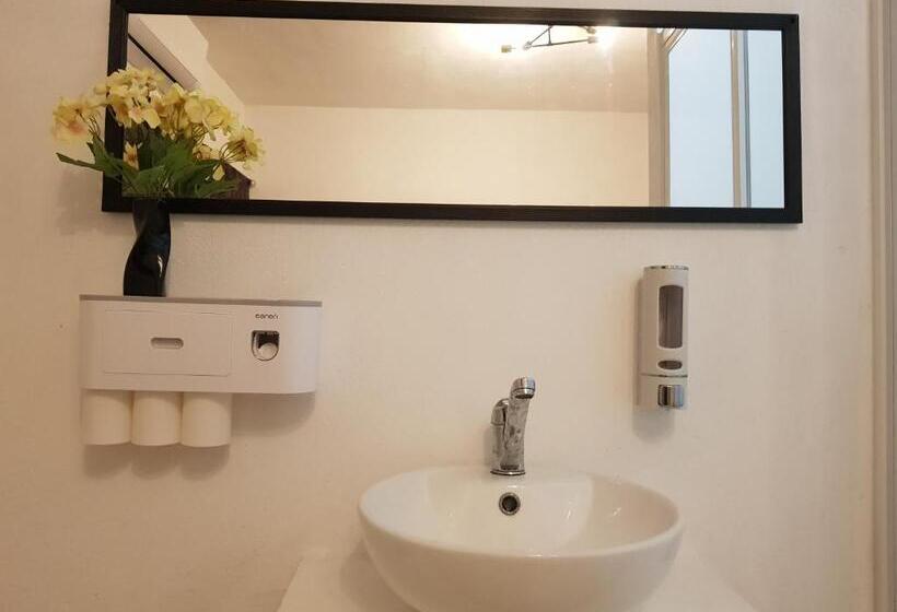 غرفة قياسية ثلاثية, Manila Suites