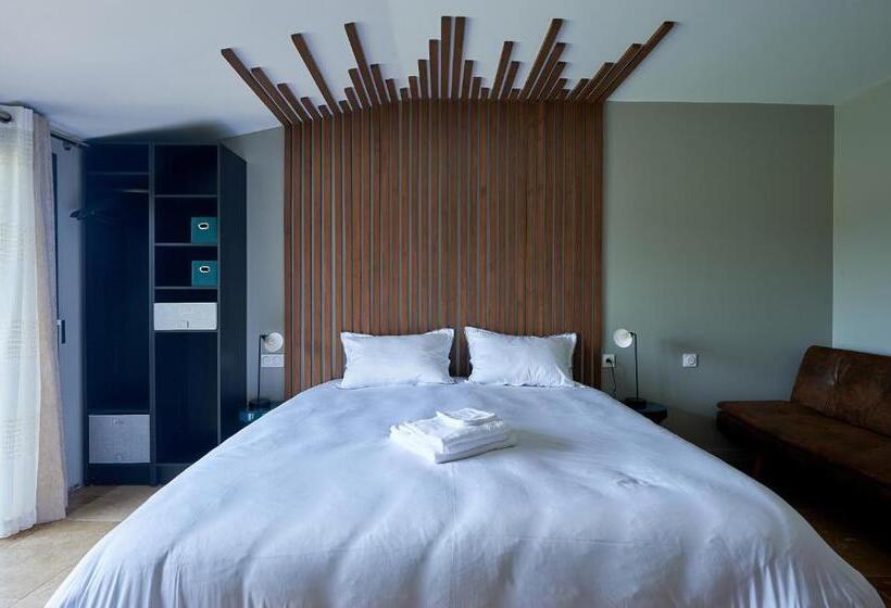 带泳池的标准三人间, Le Repaire Lagardère