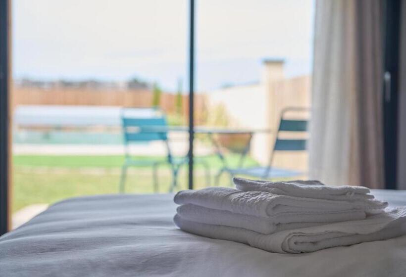 带泳池的标准三人间, Le Repaire Lagardère