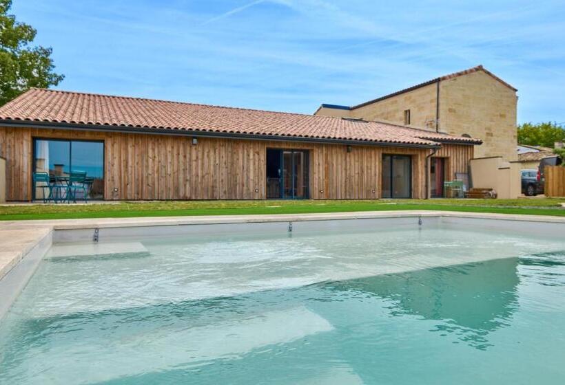 带露台的标准房间, Le Repaire Lagardère