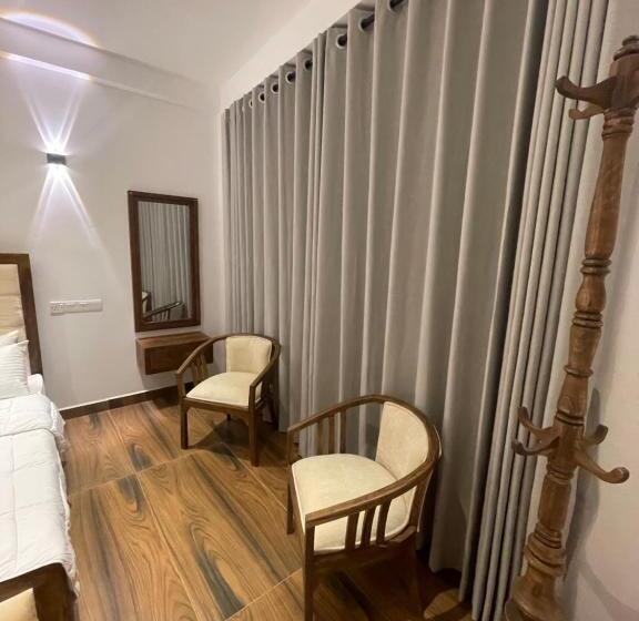 חדר סטנדרט לשלושה עם מרפסת, Citrine Kandy