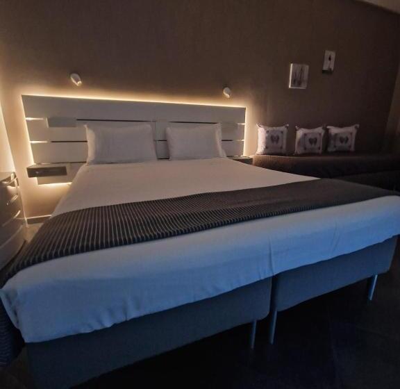 غرفة قياسية مزوَّدة بجاكوزي, Living