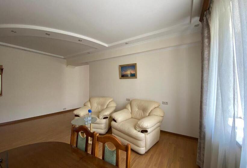 Номер Deluxe, Oasis