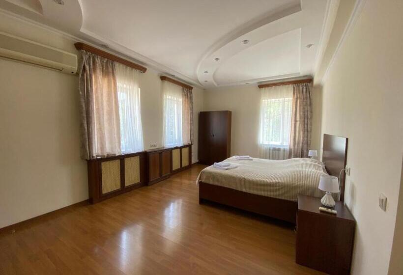 Номер Deluxe, Oasis